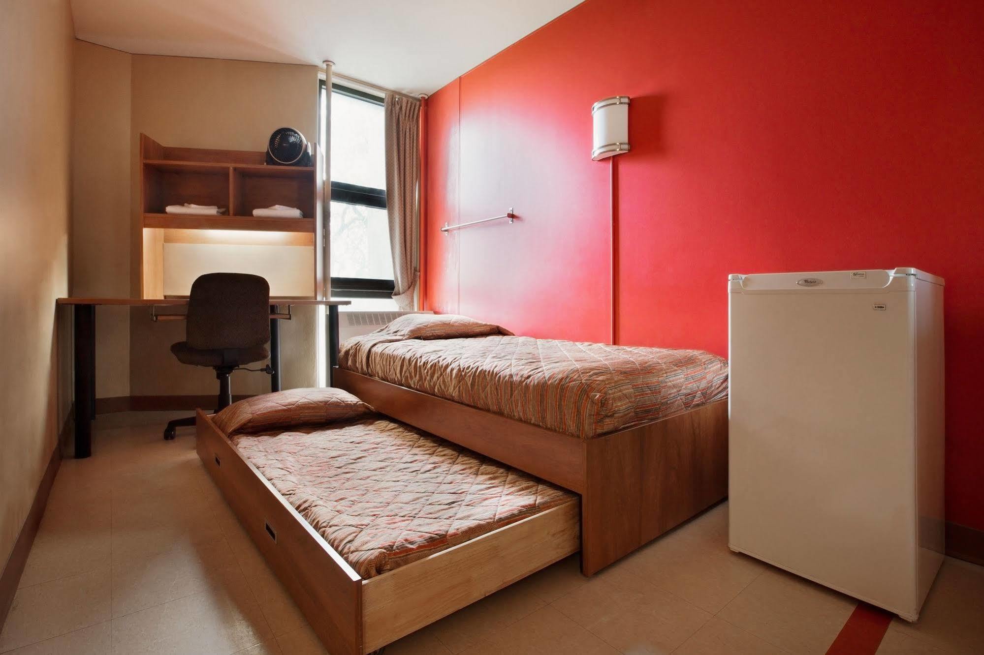Zum Auberge D'Ete - Universite De 蒙特利尔 外观 照片